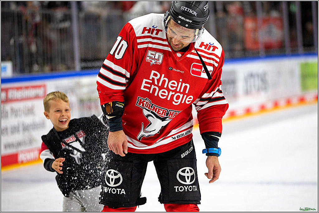 PENNY DEL; Koelner Haie- Straubing Tigers; Koeln, 09.10.2022